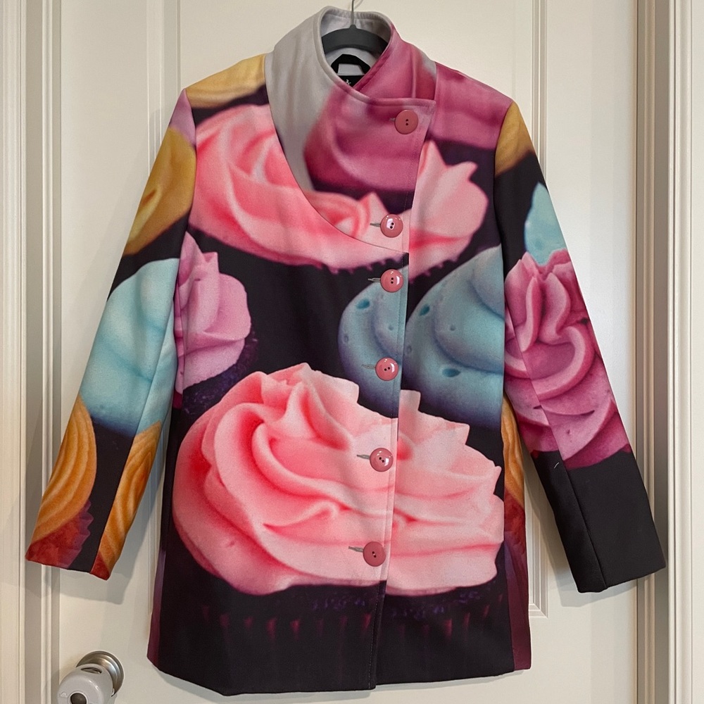 NWT: MR. GUGU & MISS GO Coat, Cupcakes, Size Medium